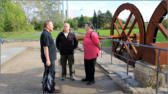 Besucher bei der Eröffnung des Parkes vor den Silhouettenrädern, auf dem Platz des früheren Mühlengebäudes, 9.10.14