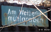 Straßenschild vor dem Pulvermühlengelände im Jahre 2007