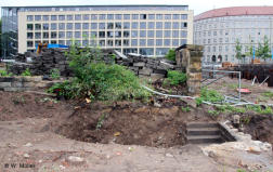 Ende Juli wegen Verlegung einer Abwassertrasse weggebaggert: Treppe zum Mühlgraben, angelegt vermutlich Ende des 19. Jahrhunderts