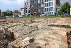 Sandsteingewölbe des Mühlgrabens unter der ehemaligen Orangerie, wurde nicht freigelegt, vermutlich durch Sprenggranate teilweise zerstört, Blick zur Straße "Am Herzoging Garten"