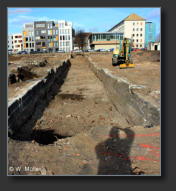 Blick flussabwärts zur Straße "Am Herzogin Garten" mit Gewölbeanschnitt unter der ehemaligen Orangerie, Febr. 2014